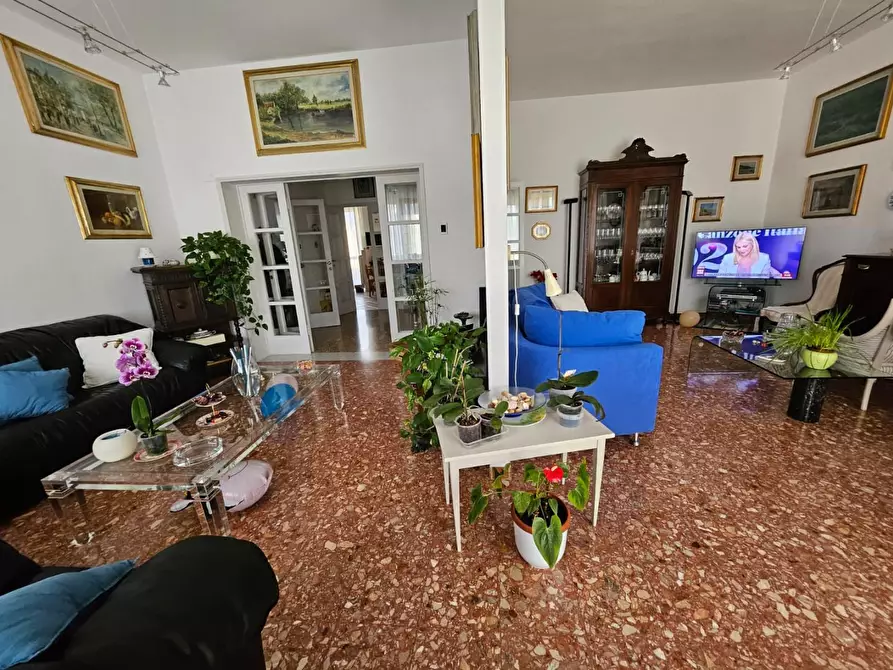 Immagine 3 di Appartamento in vendita  a Livorno