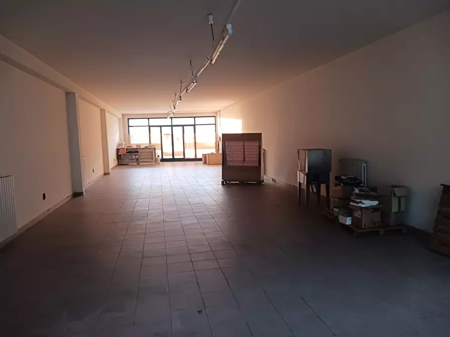 Immagine 2 di Attività artigianale in vendita  a Pontedera