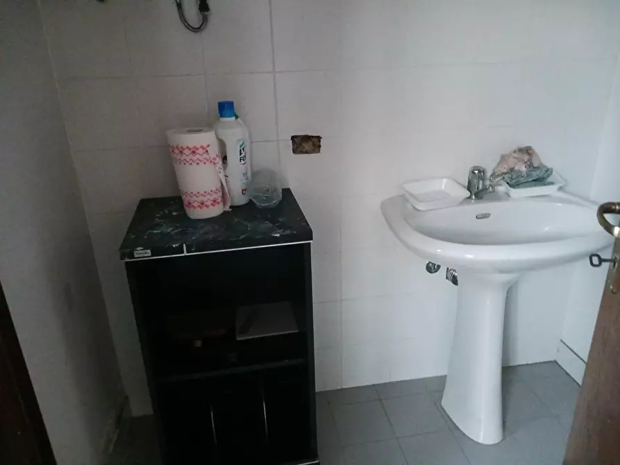 Immagine 3 di Attività artigianale in vendita  a Pontedera