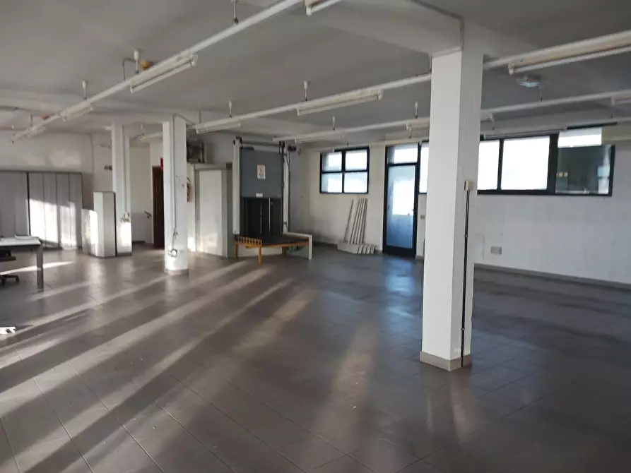 Immagine 16 di Capannone industriale in vendita  a Pontedera