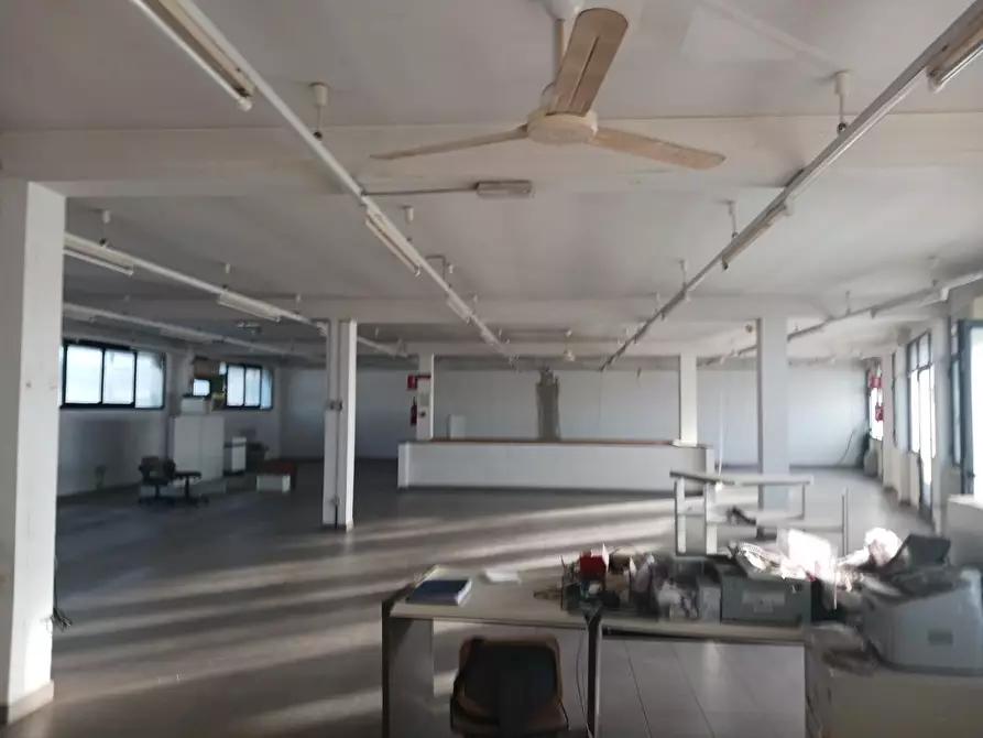 Immagine 11 di Capannone industriale in vendita  a Pontedera