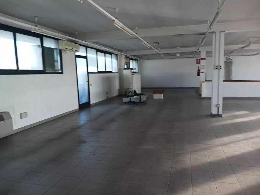 Immagine 12 di Capannone industriale in vendita  a Pontedera
