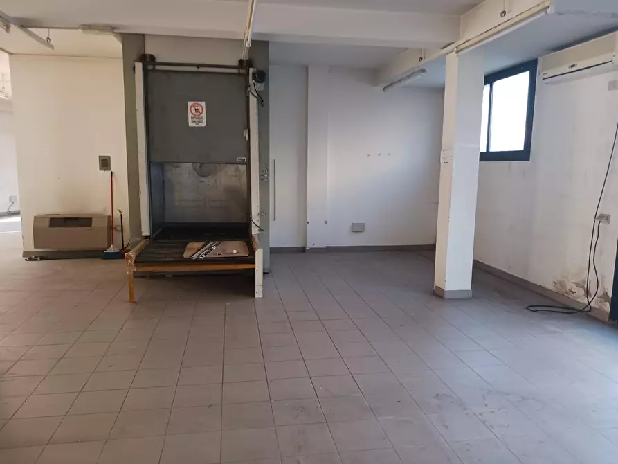 Immagine 3 di Capannone industriale in vendita  a Pontedera
