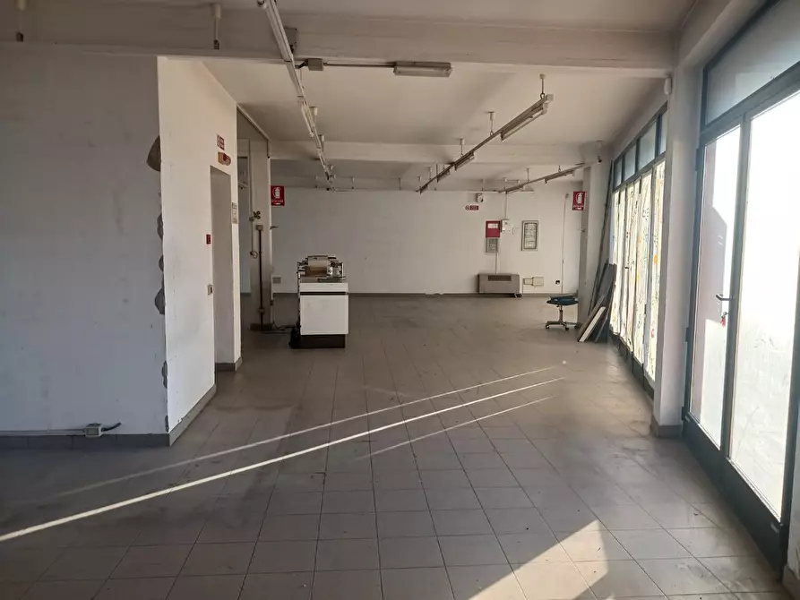Immagine 10 di Capannone industriale in vendita  a Pontedera