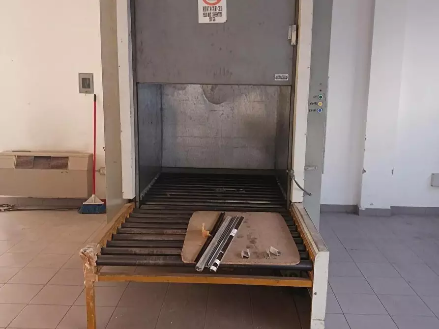 Immagine 4 di Capannone industriale in vendita  a Pontedera