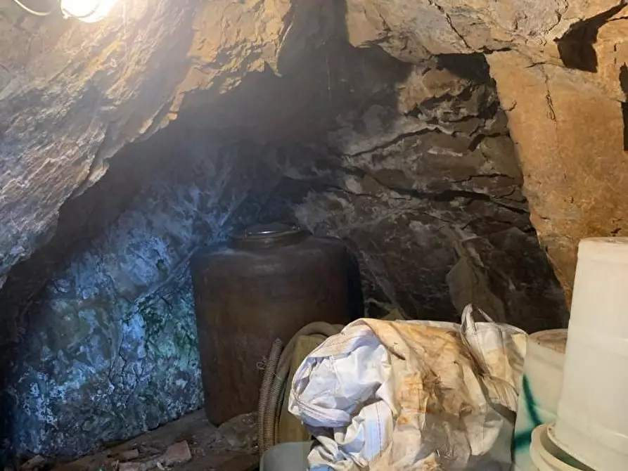 Immagine 8 di Garage in vendita  a Capannori