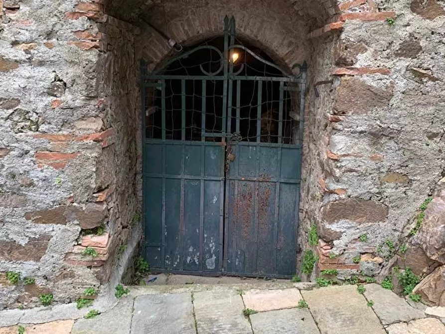 Immagine 2 di Garage in vendita  a Capannori