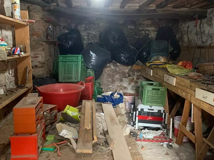 Immagine 10 di Garage in vendita  a Capannori