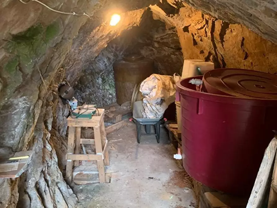 Immagine 4 di Garage in vendita  a Capannori