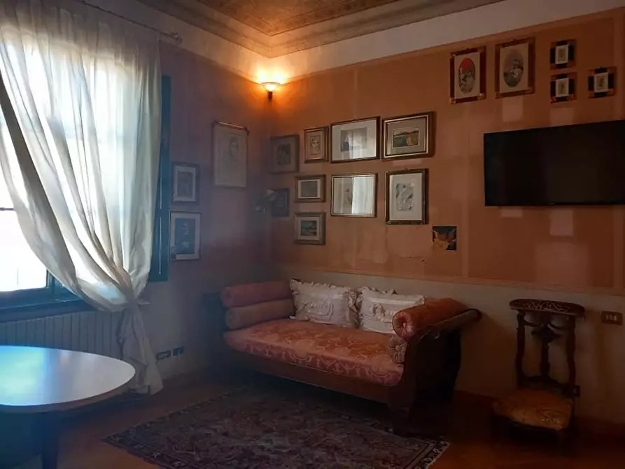 Immagine 4 di Villa in vendita  a Pisa