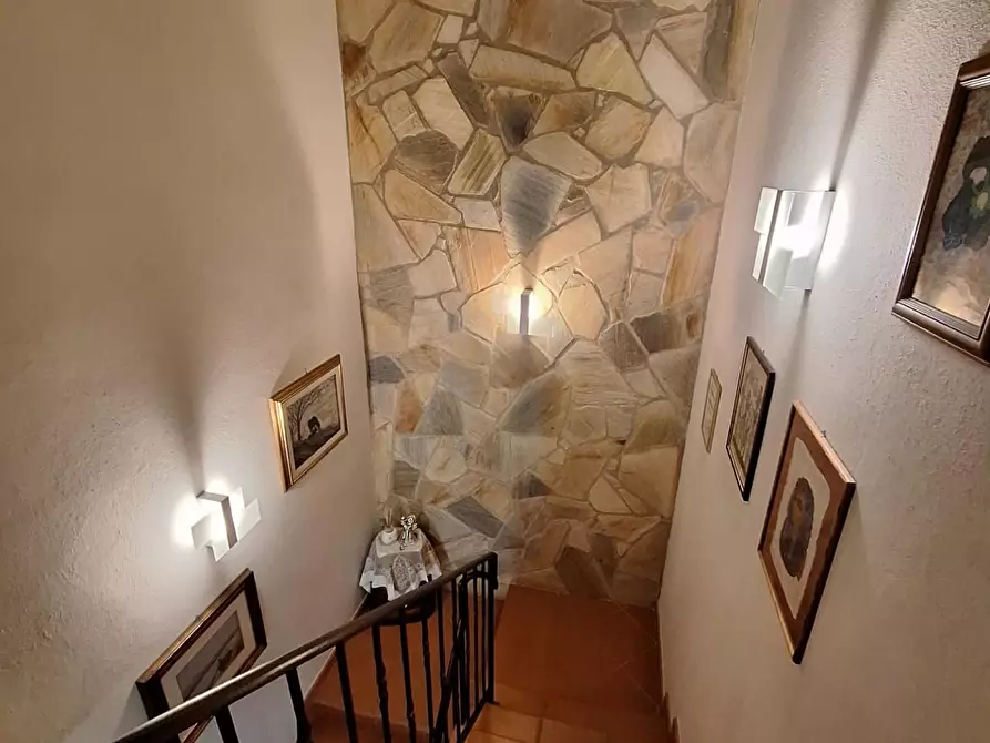 Immagine 45 di Casa colonica in vendita  a Pescaglia