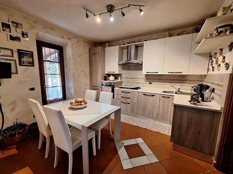 Immagine 64 di Casa colonica in vendita  a Pescaglia