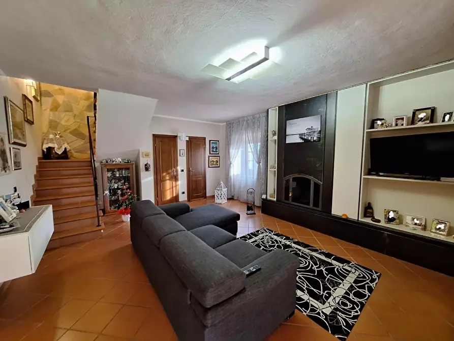 Immagine 65 di Casa colonica in vendita  a Pescaglia