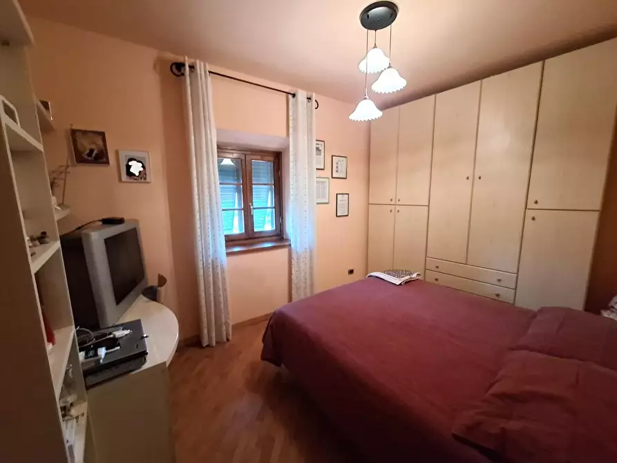 Immagine 25 di Casa colonica in vendita  a Pescaglia
