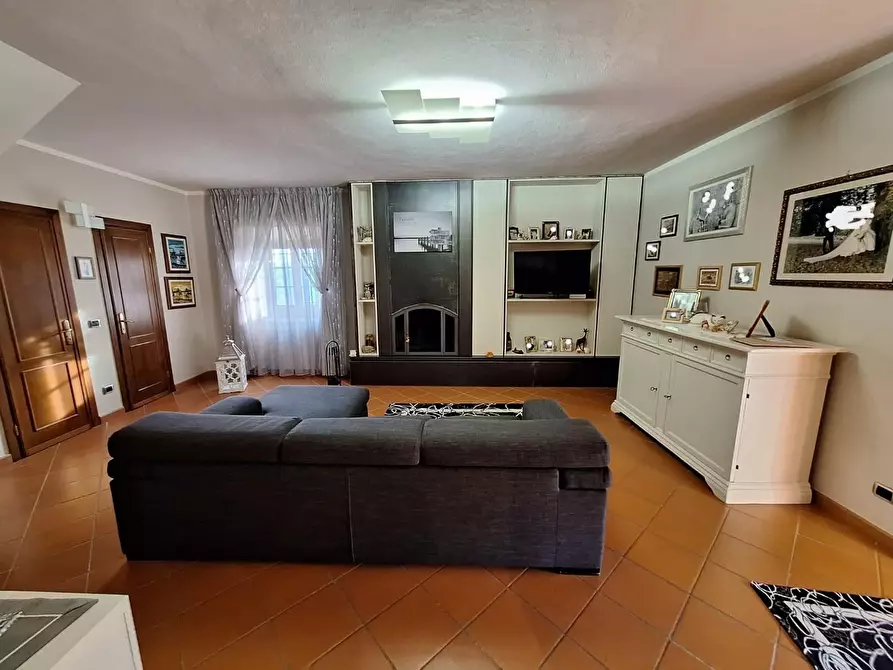 Immagine 61 di Casa colonica in vendita  a Pescaglia