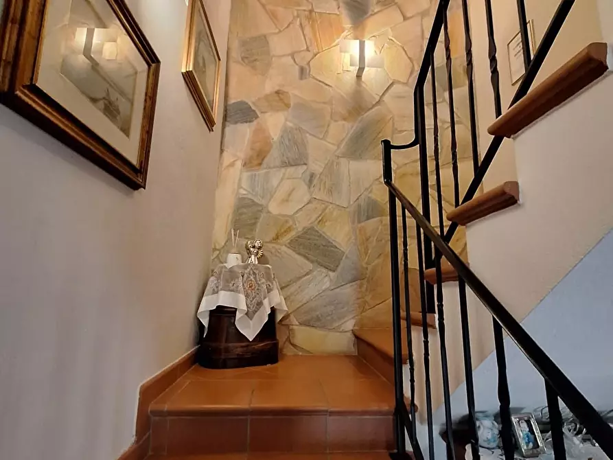 Immagine 59 di Casa colonica in vendita  a Pescaglia