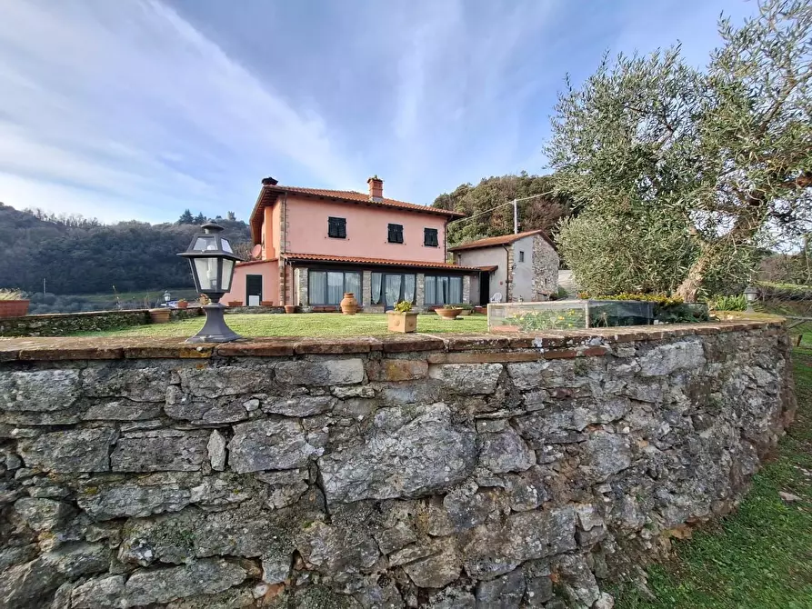 Immagine 37 di Casa colonica in vendita  a Pescaglia