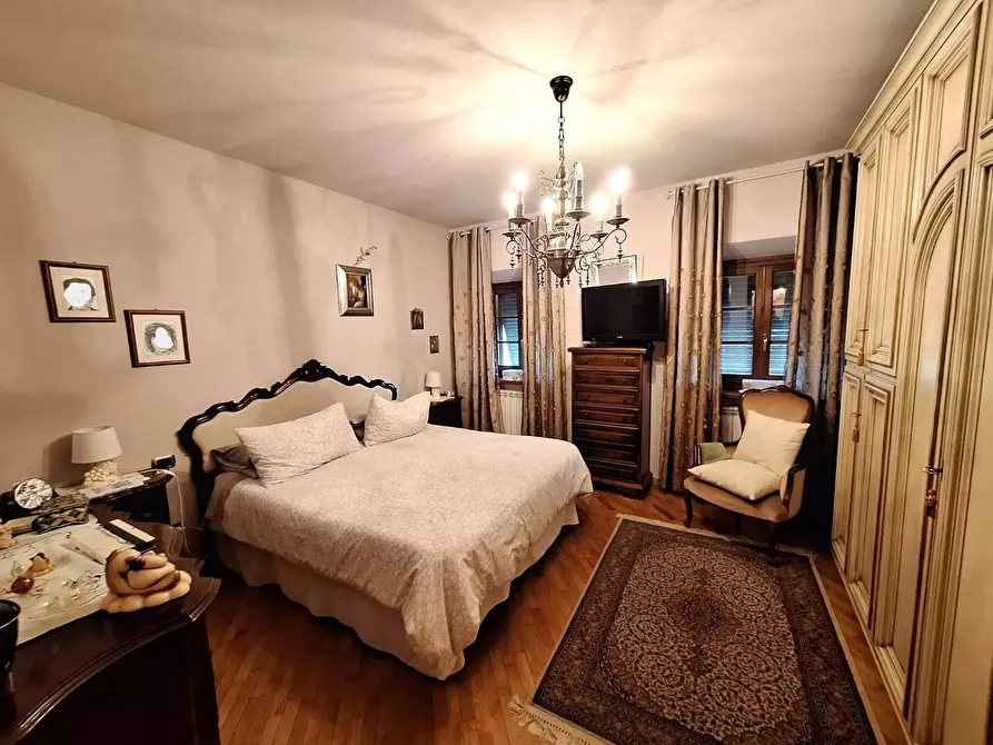 Immagine 28 di Casa colonica in vendita  a Pescaglia