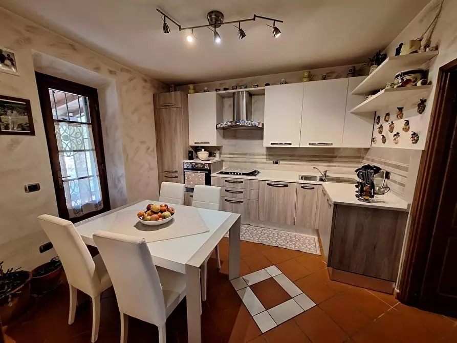 Immagine 66 di Casa colonica in vendita  a Pescaglia