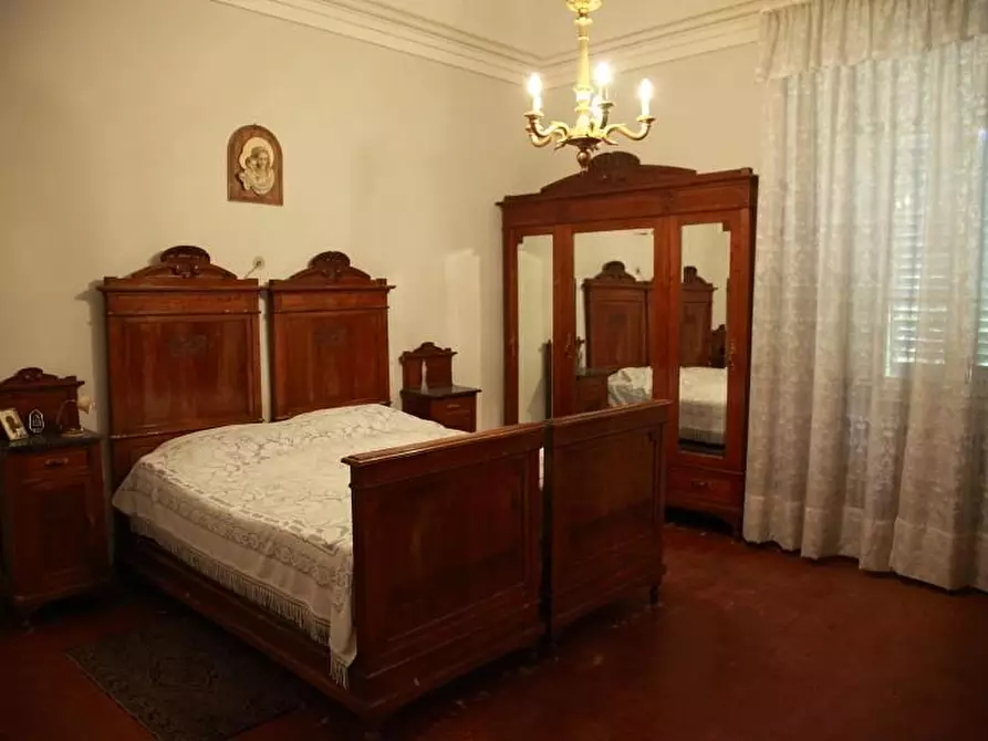 Immagine 9 di Villa in vendita  a Cascina