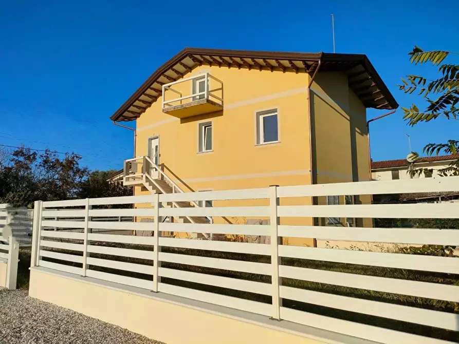 Immagine 2 di Casa bifamiliare in vendita  a Massa