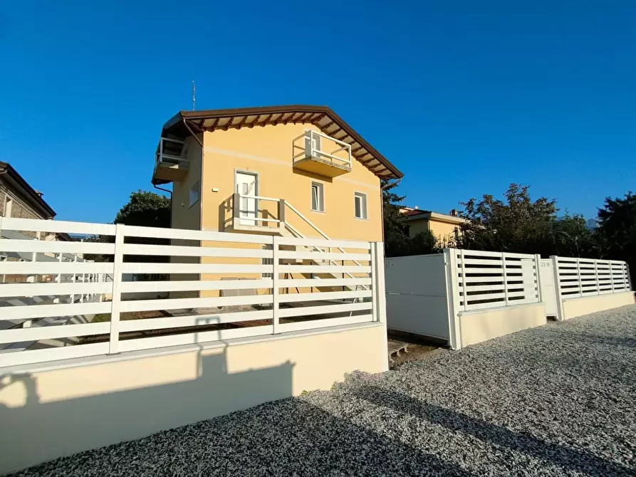 Immagine 4 di Casa bifamiliare in vendita  a Massa