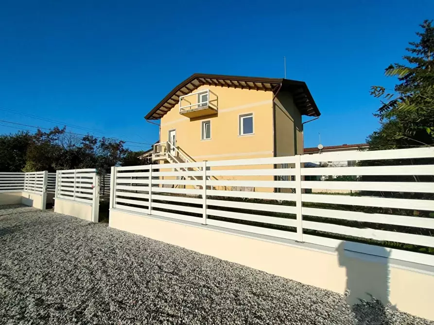 Immagine 3 di Casa bifamiliare in vendita  a Massa