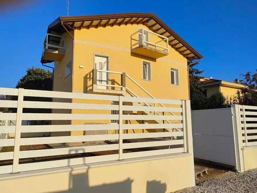 Immagine 5 di Casa bifamiliare in vendita  a Massa