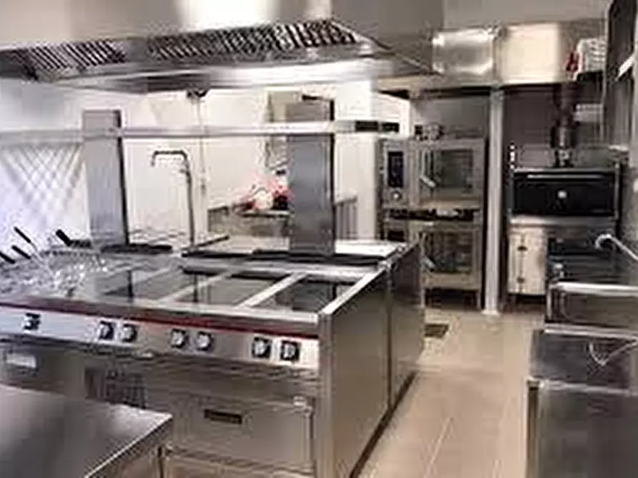 Immagine 10 di Bar / Ristorante in vendita  a Cascina