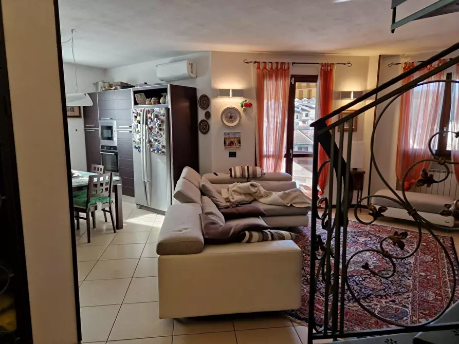 Immagine 9 di Mansarda in vendita  a Carmignano