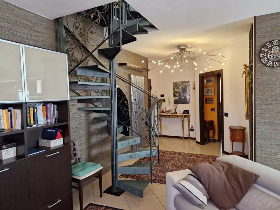 Immagine 4 di Mansarda in vendita  a Carmignano