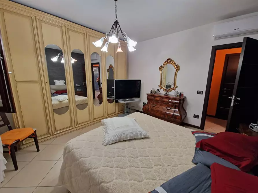 Immagine 17 di Mansarda in vendita  a Carmignano