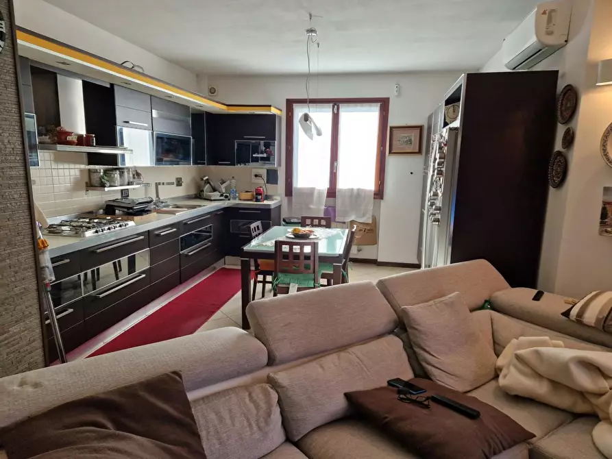 Immagine 11 di Mansarda in vendita  a Carmignano