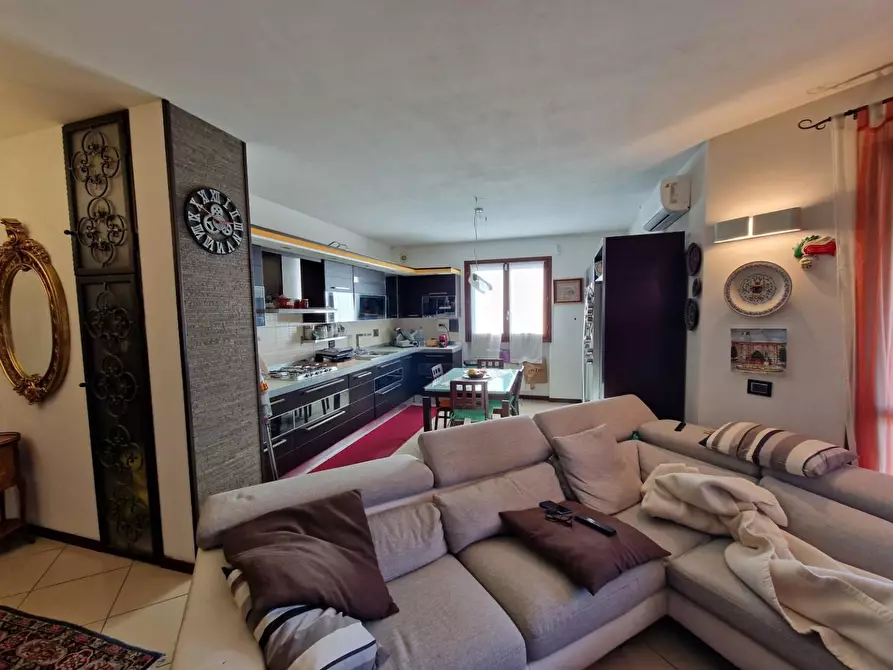 Immagine 7 di Mansarda in vendita  a Carmignano