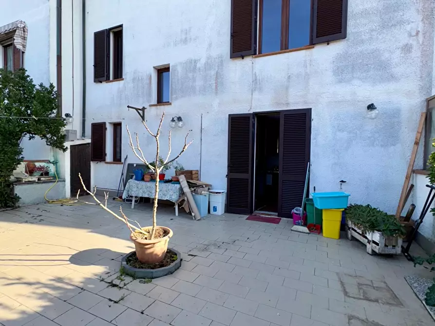 Immagine 8 di Villetta a schiera in vendita  a Calcinaia
