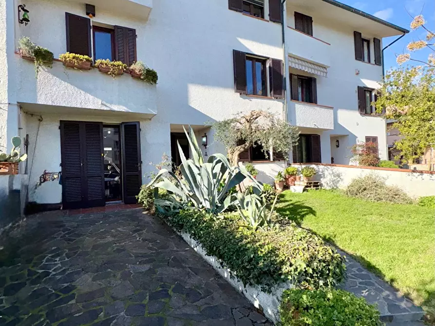 Immagine 1 di Villetta a schiera in vendita  a Calcinaia