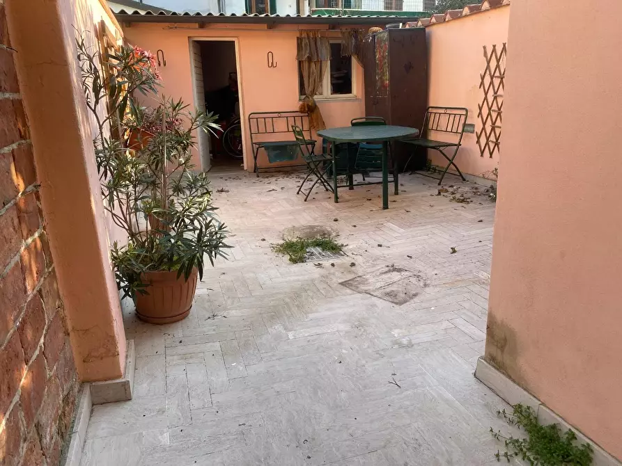 Immagine 5 di Villa in vendita  a Viareggio