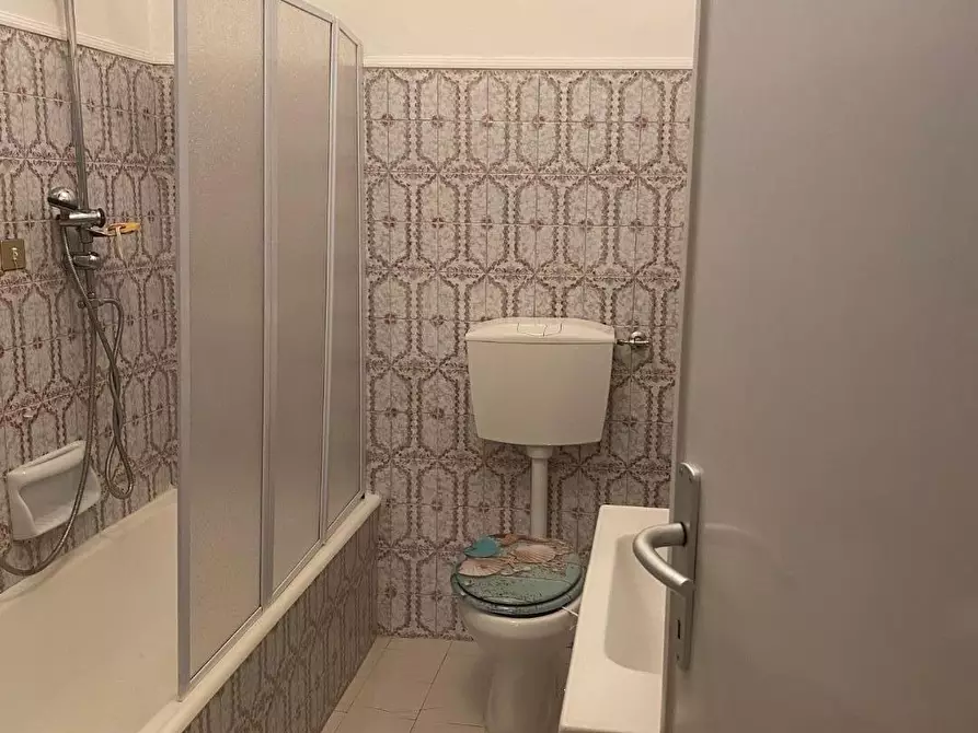 Immagine 21 di Villa in vendita  a Viareggio