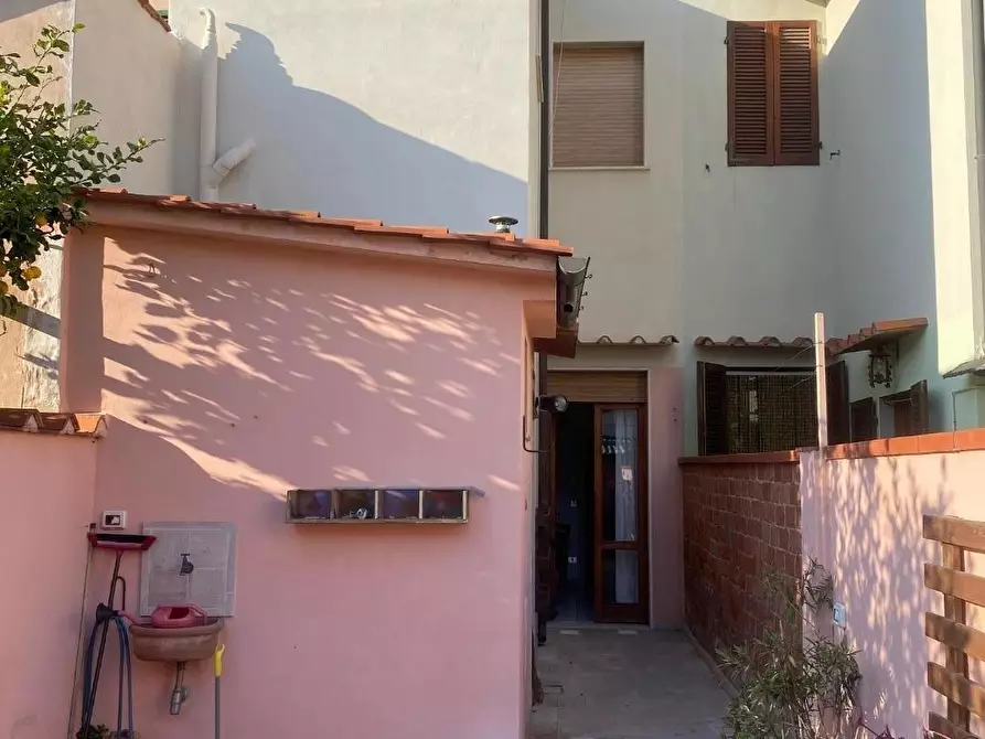 Immagine 7 di Villa in vendita  a Viareggio