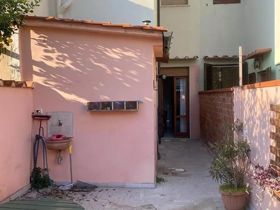 Immagine 6 di Villa in vendita  a Viareggio