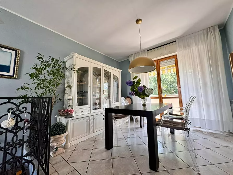 Immagine 3 di Appartamento in vendita  a Montignoso