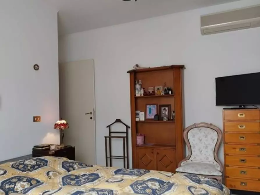 Immagine 8 di Appartamento in vendita  a Montignoso