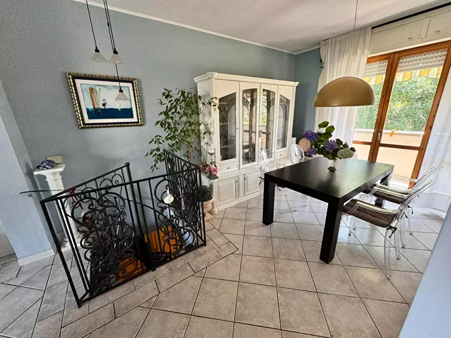 Immagine 5 di Appartamento in vendita  a Montignoso