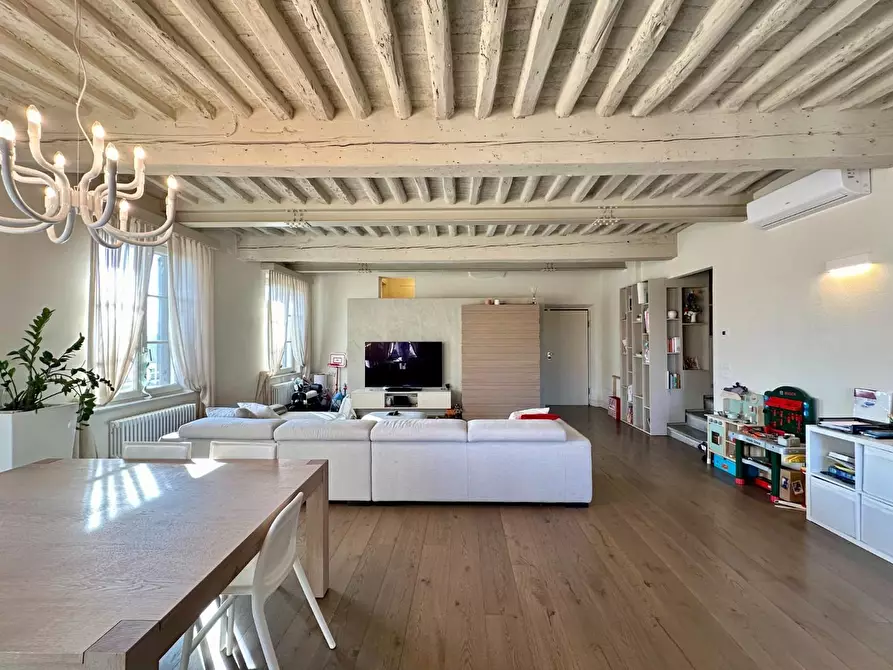 Immagine 32 di Appartamento in affitto  a Lucca
