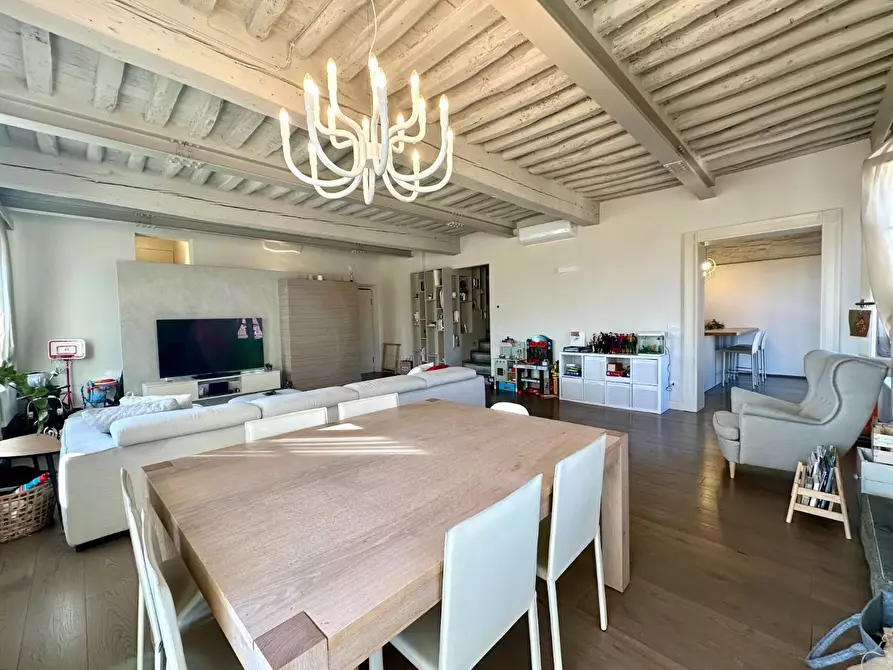 Immagine 3 di Appartamento in affitto  a Lucca