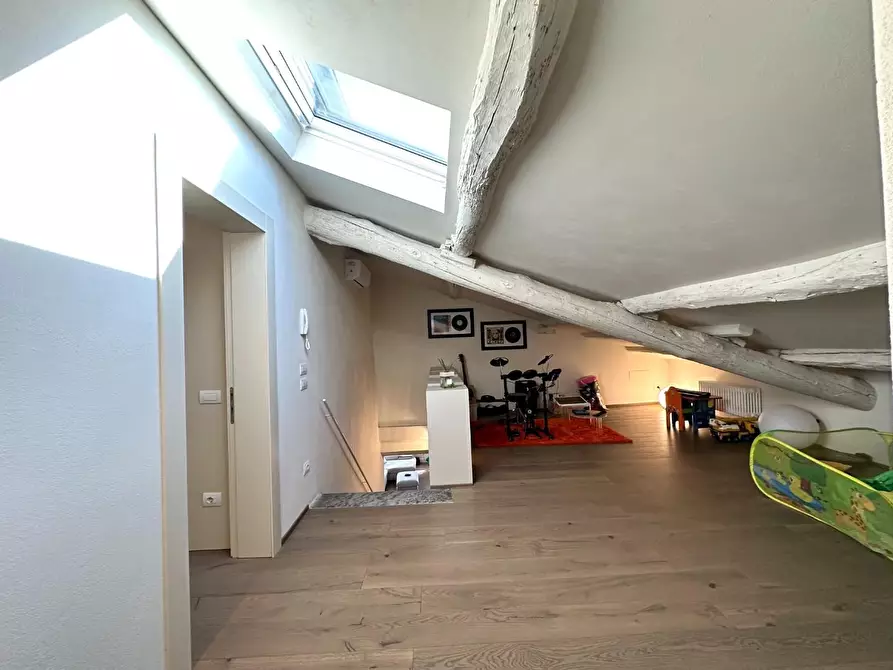 Immagine 25 di Appartamento in affitto  a Lucca