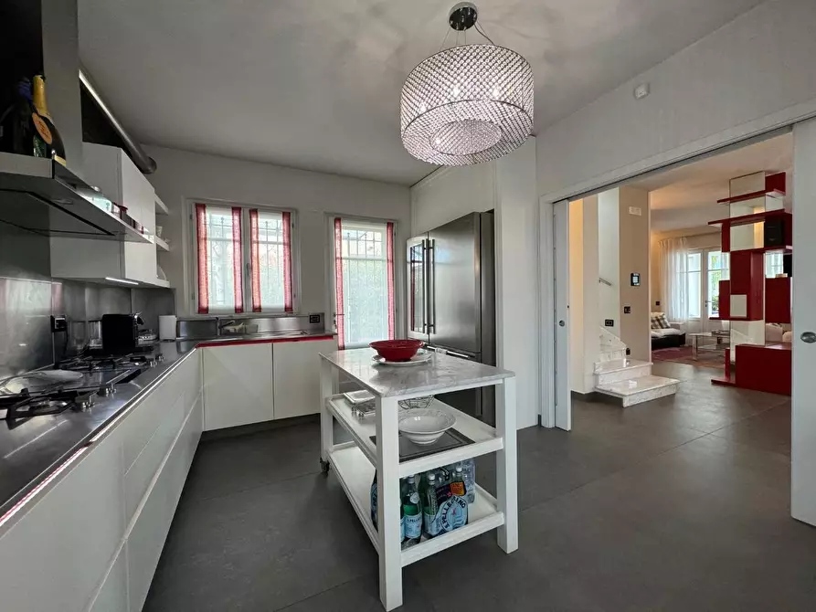 Immagine 6 di Villa in affitto  a Forte Dei Marmi