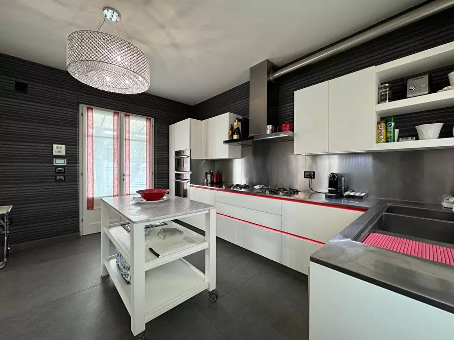 Immagine 8 di Villa in affitto  a Forte Dei Marmi