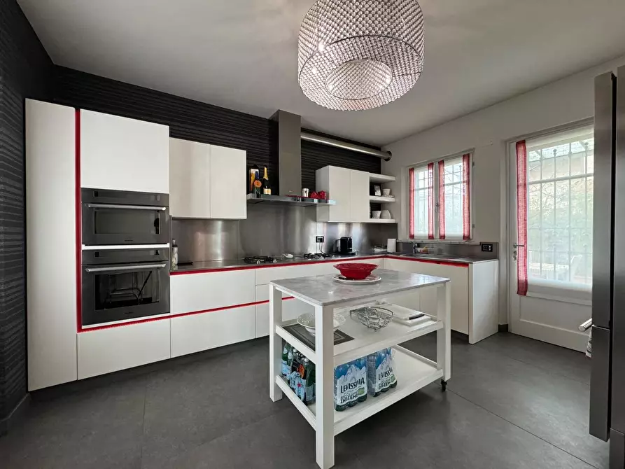 Immagine 8 di Villa in vendita  a Forte Dei Marmi