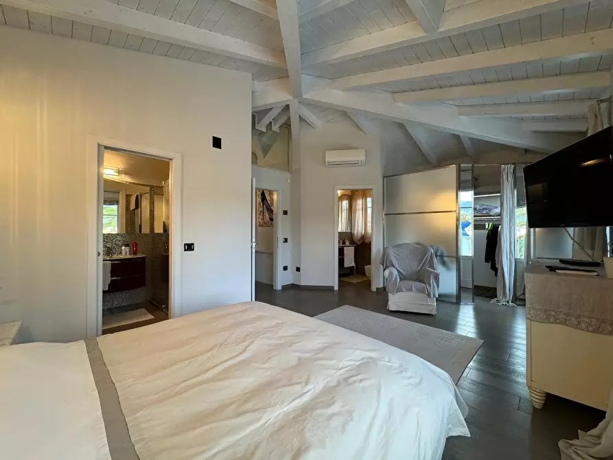 Immagine 10 di Villa in vendita  a Forte Dei Marmi